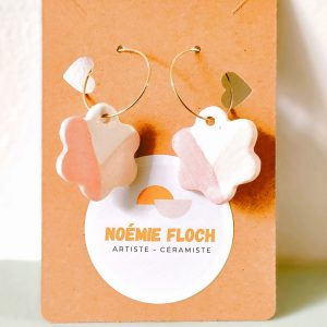 Boucle d’oreille petite fleur rose faïence