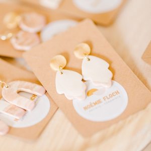 Boucle d’oreille feuille blanche